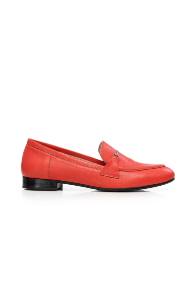 Дамски ежедневни обувки - тип балеринки от естествена мека кожа в червен цвят с аксесоар в цвят никел HILARY 01