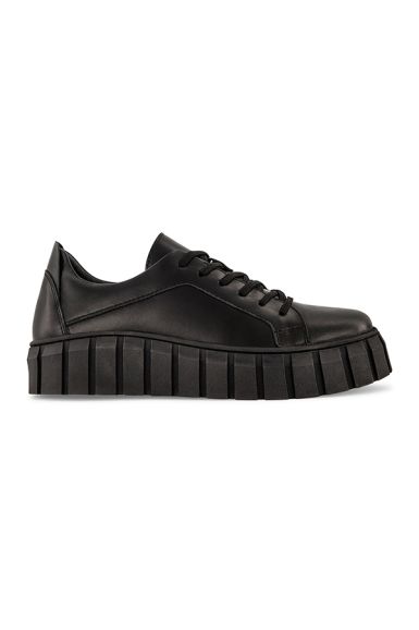 Дамски спортни обувки от естествена черна кожа с ефектно черно ходило SHARLOT 01