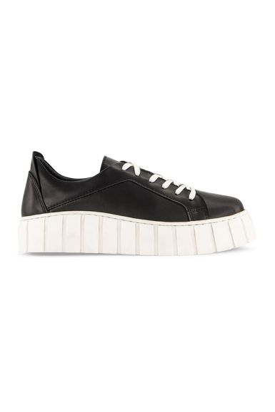 Дамски спортни обувки от естествена черна кожа с ефектно бяло ходило SHARLOT 01